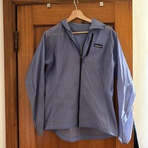 Patagonia purple windbreaker Houdini women’s medium, like new. Packable!